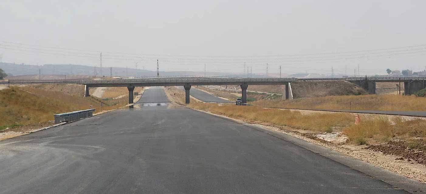 גשר בדרך 383 מעל קטע 19 של כביש חוצה ישראל